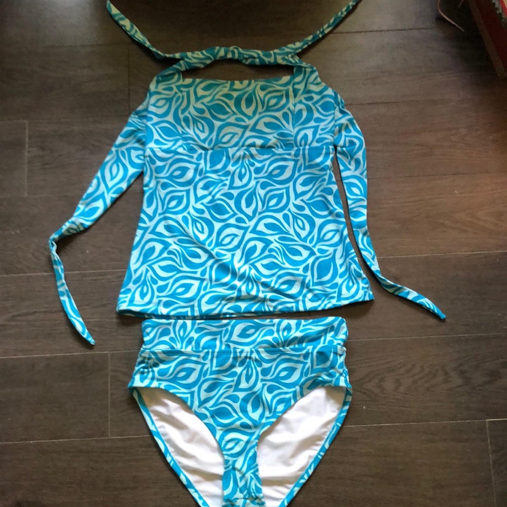 NWOT Shade size medium two piece swim suit